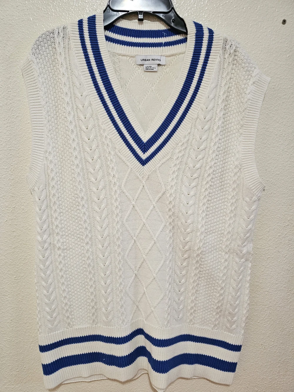 Urban Revivo Preppy Cable Knit Varsity Stripe V-Neck Sweater Vest Size S
